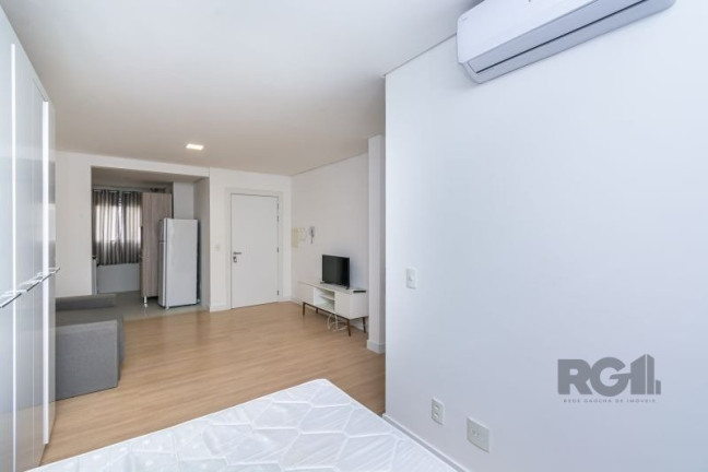 Imagem Apartamento com 1 Quarto para Alugar, 42 m² em Centro Histórico - Porto Alegre Imagem Apartamento com 1 Quarto para Alugar, 42 m² em Centro Histórico - Porto Alegre