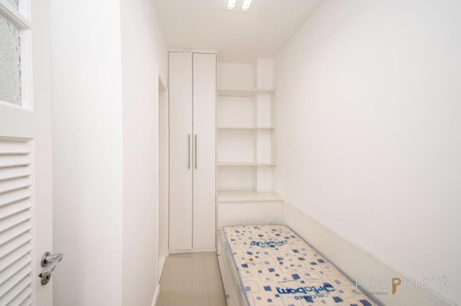 Imagem Apartamento com 2 Quartos à Venda,  em Humaitá - Rio De Janeiro