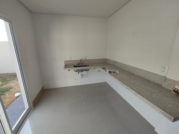 Imagem Imóvel com 
            	3             Quartos à Venda, 131 m² em 
            	Sitios Santa Luzia             - 
            	Aparecida De Goiania            