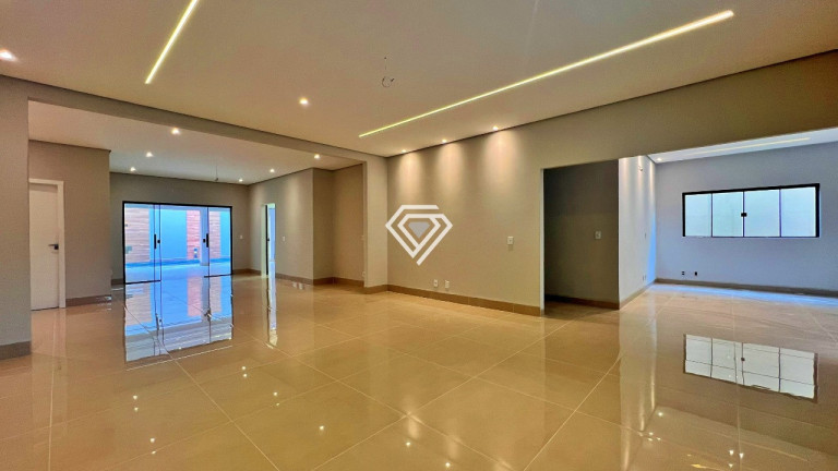 Sobrado com 4 Quartos à Venda, 379 m² em Plano Diretor Norte - Palmas