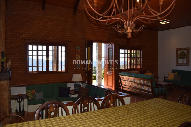 Imagem Casa com 4 Quartos à Venda, 195 m² em Região Do Parque Pedra Do Baú - Campos Do Jordão Imagem Casa com 4 Quartos à Venda, 195 m² em Região Do Parque Pedra Do Baú - Campos Do Jordão
