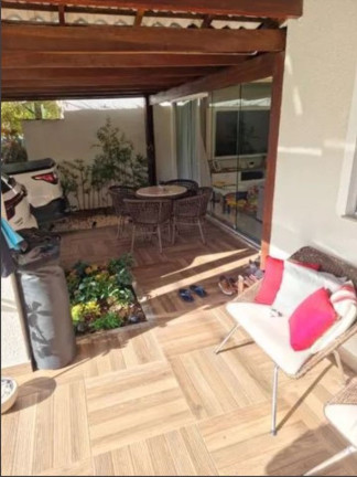 Imagem Casa com 5 Quartos à Venda, 300 m² em Buraquinho - Lauro De Freitas Imagem Casa com 5 Quartos à Venda, 300 m² em Buraquinho - Lauro De Freitas