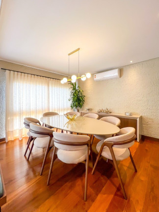 Imagem Imóvel com 3 Quartos à Venda, 195 m² em Auxiliadora - Porto Alegre Imagem Imóvel com 3 Quartos à Venda, 195 m² em Auxiliadora - Porto Alegre