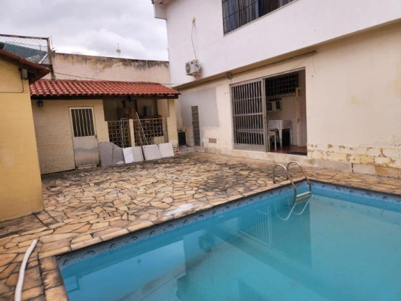 Imóvel com 3 Quartos à Venda, 220 m² em Jardim Vinte E Cinco De Agosto - Duque De Caxias
