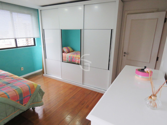 Imagem Imóvel com 3 Quartos à Venda, 389 m² em Centro - Joinville