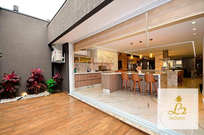 Imagem Casa com 3 Quartos à Venda, 325 m² em Uberaba - Curitiba Imagem Casa com 3 Quartos à Venda, 325 m² em Uberaba - Curitiba