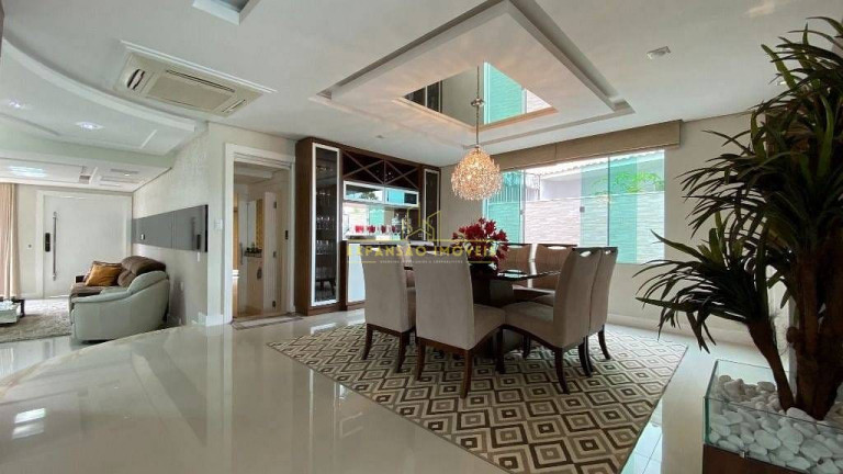Imagem Casa com 3 Quartos à Venda, 420 m² em Pedra Branca - Palhoça Imagem Casa com 3 Quartos à Venda, 420 m² em Pedra Branca - Palhoça