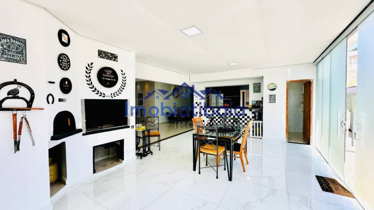 Imagem Casa com 4 Quartos à Venda, 1 m² em Centro - Joanópolis