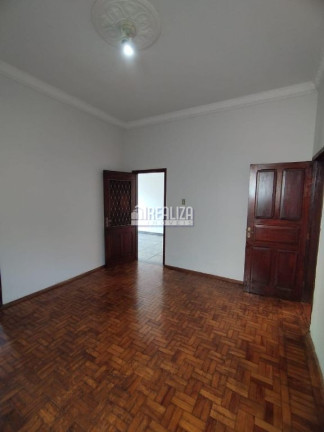 Imagem Casa com 3 Quartos para Alugar, 250 m² em Estados Unidos - Uberaba Imagem Casa com 3 Quartos para Alugar, 250 m² em Estados Unidos - Uberaba