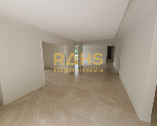 Imagem Casa com 3 Quartos à Venda, 300 m² em América - Joinville