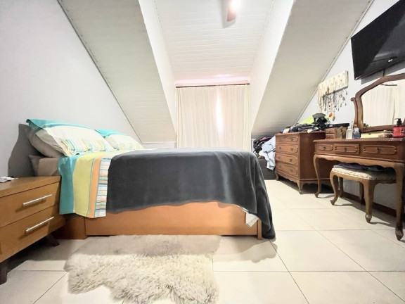 Imagem Casa com 4 Quartos à Venda, 132 m² em Ipanema - Porto Alegre Imagem Casa com 4 Quartos à Venda, 132 m² em Ipanema - Porto Alegre