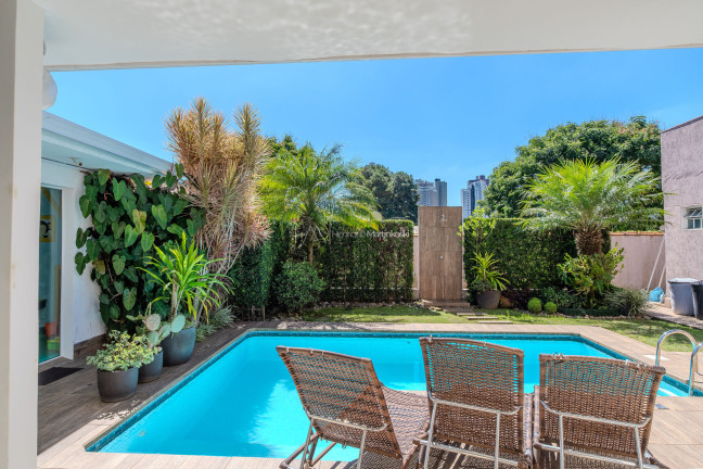 Imagem Casa com 3 Quartos à Venda, 352 m² em Mossunguê - Curitiba Imagem Casa com 3 Quartos à Venda, 352 m² em Mossunguê - Curitiba