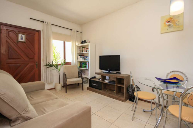 Imagem Casa com 2 Quartos à Venda, em Hípica - Porto Alegre Imagem Casa com 2 Quartos à Venda, em Hípica - Porto Alegre