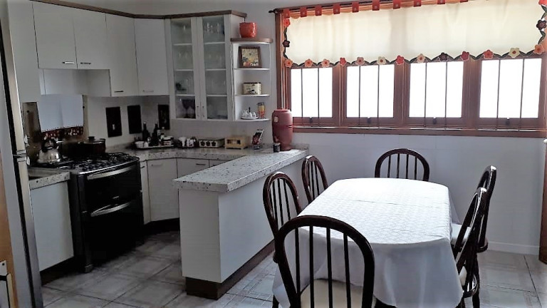 Imagem Sobrado com 3 Quartos à Venda, 411 m² em Igara - Canoas Imagem Sobrado com 3 Quartos à Venda, 411 m² em Igara - Canoas