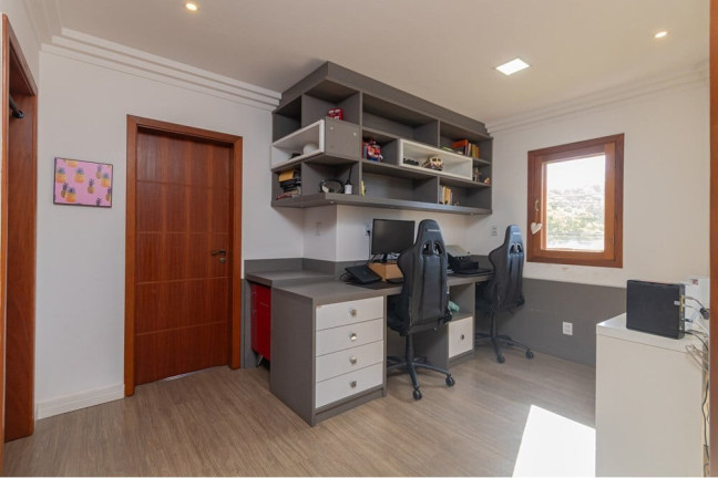 Imagem Casa com 3 Quartos à Venda, 261 m² em Passo Das Pedras - Porto Alegre Imagem Casa com 3 Quartos à Venda, 261 m² em Passo Das Pedras - Porto Alegre