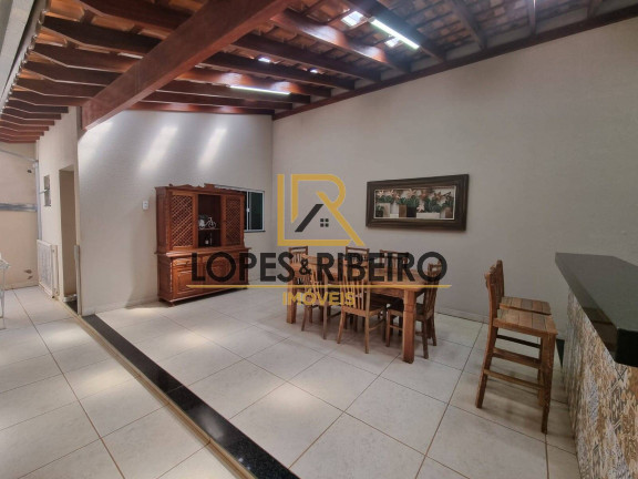 Imagem Casa com 3 Quartos à Venda, 250 m² em Jardim Regina - Botucatu Imagem Casa com 3 Quartos à Venda, 250 m² em Jardim Regina - Botucatu