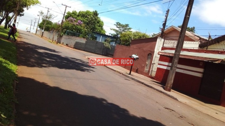 Imagem Casa com 3 Quartos à Venda, 187 m² em Aquilles Sthengel - Londrina Imagem Casa com 3 Quartos à Venda, 187 m² em Aquilles Sthengel - Londrina
