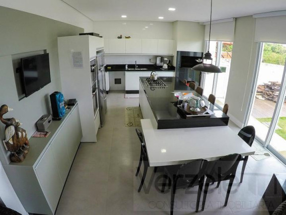 Imagem Casa com 6 Quartos à Venda, 500 m² em Mariscal - Bombinhas Imagem Casa com 6 Quartos à Venda, 500 m² em Mariscal - Bombinhas