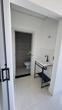 Imagem Casa de Condomínio com 3 Quartos à Venda, 350 m²