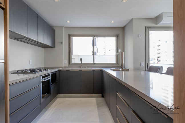 Imagem Apartamento com 3 Quartos à Venda, 131 m² em Centro - Balneário Camboriú