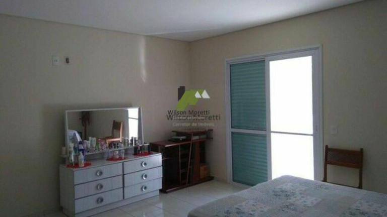Imagem Casa com 3 Quartos à Venda, 240 m²