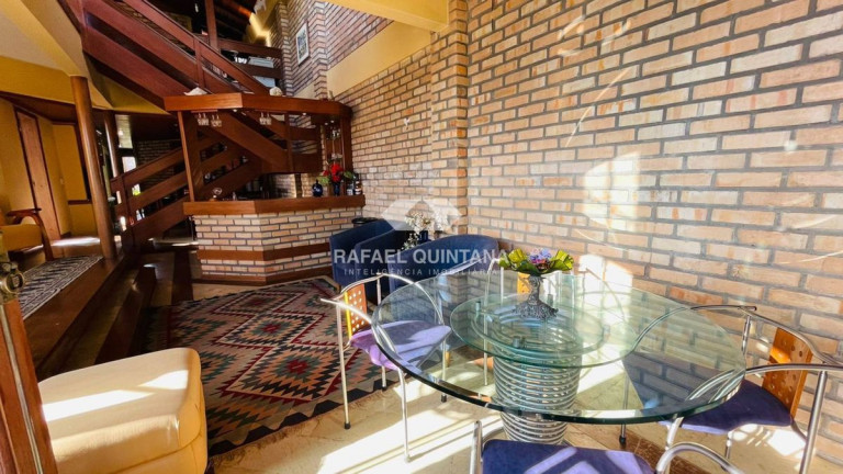 Imagem Casa com 3 Quartos à Venda, 243 m² em Centro - Florianópolis Imagem Casa com 3 Quartos à Venda, 243 m² em Centro - Florianópolis
