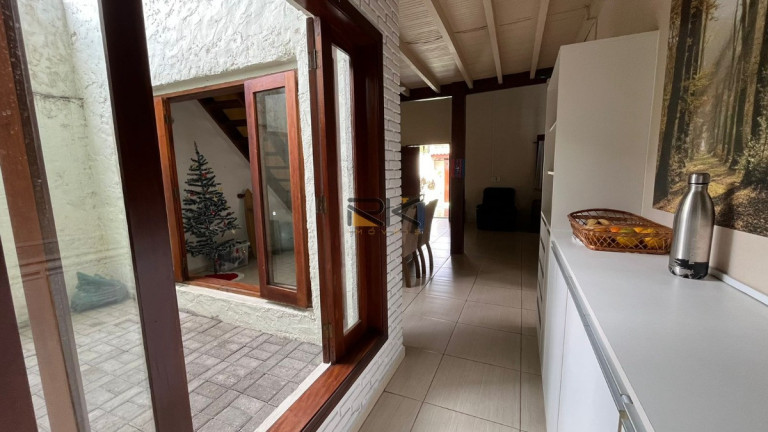 Casa com 5 Quartos à Venda, 228 m² em Itaguá - Ubatuba