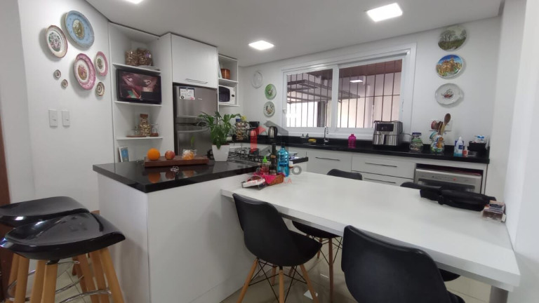 Imagem Casa com 4 Quartos à Venda, 198 m² em Jardim Itu - Porto Alegre Imagem Casa com 4 Quartos à Venda, 198 m² em Jardim Itu - Porto Alegre