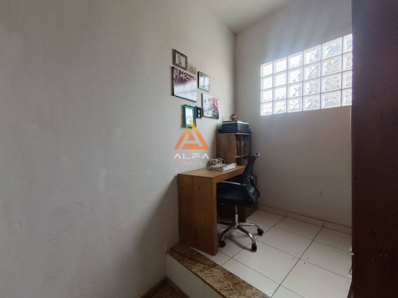 Imagem Casa com 4 Quartos à Venda, 240 m² Imagem Casa com 4 Quartos à Venda, 240 m²