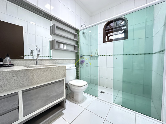 Imagem Casa com 4 Quartos à Venda, 259 m² em Iririú - Joinville Imagem Casa com 4 Quartos à Venda, 259 m² em Iririú - Joinville