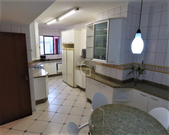 Imagem Imóvel com 4 Quartos à Venda, 390 m² em Centro - Joinville