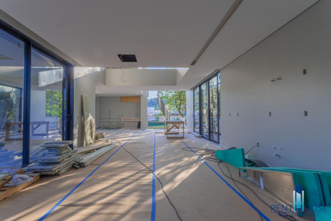 Imagem Casa com 4 Quartos à Venda, 525 m² em Praia Do Estaleiro - Balneário Camboriú Imagem Casa com 4 Quartos à Venda, 525 m² em Praia Do Estaleiro - Balneário Camboriú