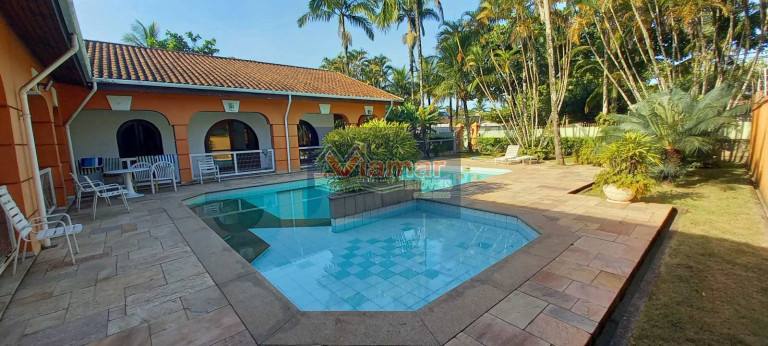 Imagem Casa com 5 Quartos à Venda, 361 m² em Jardim Virgínia - Guarujá Imagem Casa com 5 Quartos à Venda, 361 m² em Jardim Virgínia - Guarujá