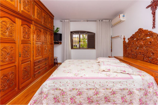 Imagem Casa com 4 Quartos à Venda, 274 m²