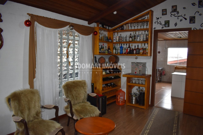 Imagem Casa com 4 Quartos à Venda, 195 m² em Região Do Alto Do Capivari - Campos Do Jordão Imagem Casa com 4 Quartos à Venda, 195 m² em Região Do Alto Do Capivari - Campos Do Jordão