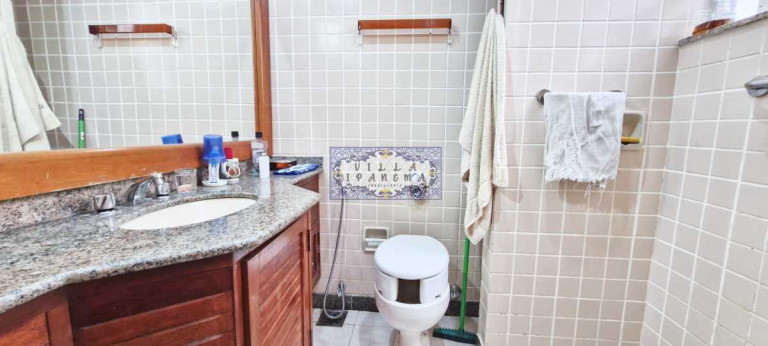 Imagem Apartamento com 3 Quartos à Venda, 114 m² em Leme - Rio De Janeiro Imagem Apartamento com 3 Quartos à Venda, 114 m² em Leme - Rio De Janeiro