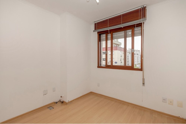 Imagem Imóvel com 3 Quartos à Venda, 198 m² em Jardim Lindóia - Porto Alegre Imagem Imóvel com 3 Quartos à Venda, 198 m² em Jardim Lindóia - Porto Alegre