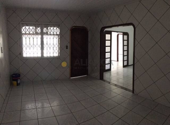 Casa com 3 Quartos para Alugar, 126 m² em Centro - Navegantes