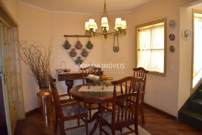 Imagem Casa com 4 Quartos à Venda, 226 m² em Região Do Alto Do Capivari - Campos Do Jordão Imagem Casa com 4 Quartos à Venda, 226 m² em Região Do Alto Do Capivari - Campos Do Jordão