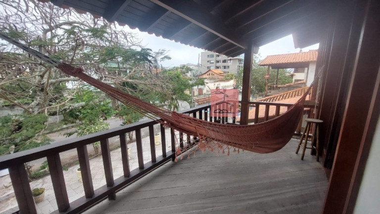 Imagem Casa com 4 Quartos à Venda, 360 m² em Piratininga - Niterói