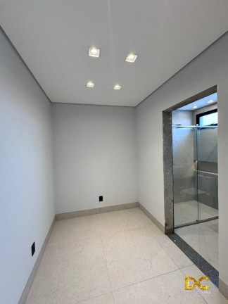 Imagem Casa de Condomínio com 4 Quartos à Venda, 368 m² em Petrópolis - Várzea Grande