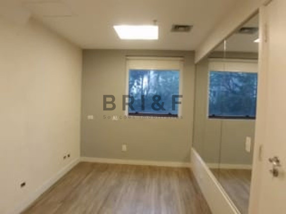 Imóvel Comercial à Venda ou Locação, 40 m² em Vila Olímpia - São Paulo