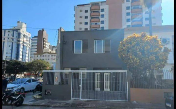 Imagem Casa com 4 Quartos à Venda, 165 m² em Centro - Florianópolis Imagem Casa com 4 Quartos à Venda, 165 m² em Centro - Florianópolis