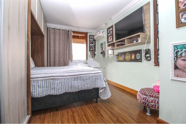 Imagem Casa com 3 Quartos à Venda, em Medianeira - Porto Alegre Imagem Casa com 3 Quartos à Venda, em Medianeira - Porto Alegre