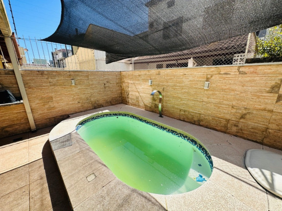 Imagem Casa com 3 Quartos à Venda, 215 m² em Hípica - Porto Alegre Imagem Casa com 3 Quartos à Venda, 215 m² em Hípica - Porto Alegre