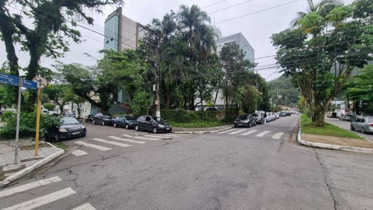 Terreno à Venda, 818 m² em Pitangueiras - Guarujá
