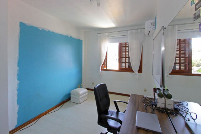 Imagem Casa com 3 Quartos à Venda, 355 m² em Santo Antônio - Porto Alegre Imagem Casa com 3 Quartos à Venda, 355 m² em Santo Antônio - Porto Alegre