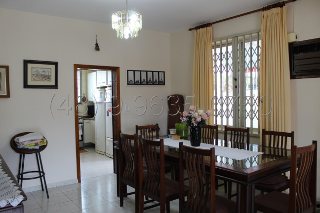 Imagem Casa com 3 Quartos à Venda, 360 m² em Trindade - Florianópolis