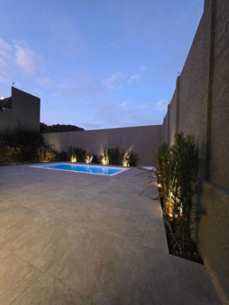 Imagem Casa com 3 Quartos à Venda, 284 m² em Santo Inácio - Curitiba Imagem Casa com 3 Quartos à Venda, 284 m² em Santo Inácio - Curitiba