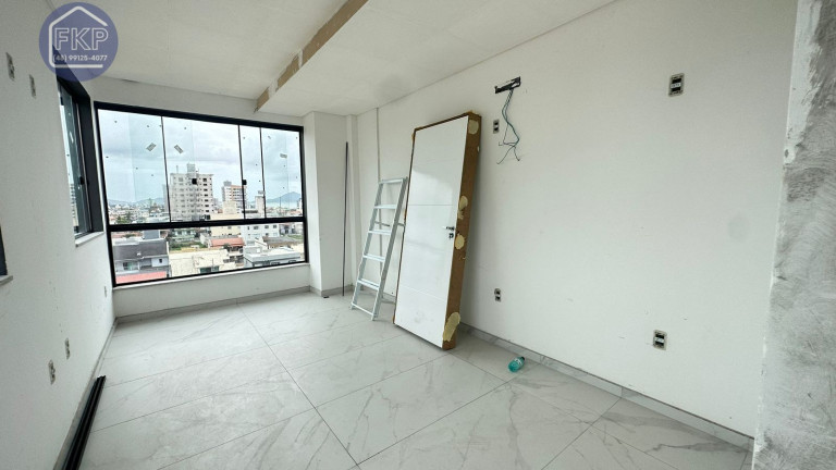 Imagem Cobertura com 3 Quartos à Venda, 170 m² em Centro - Navegantes
